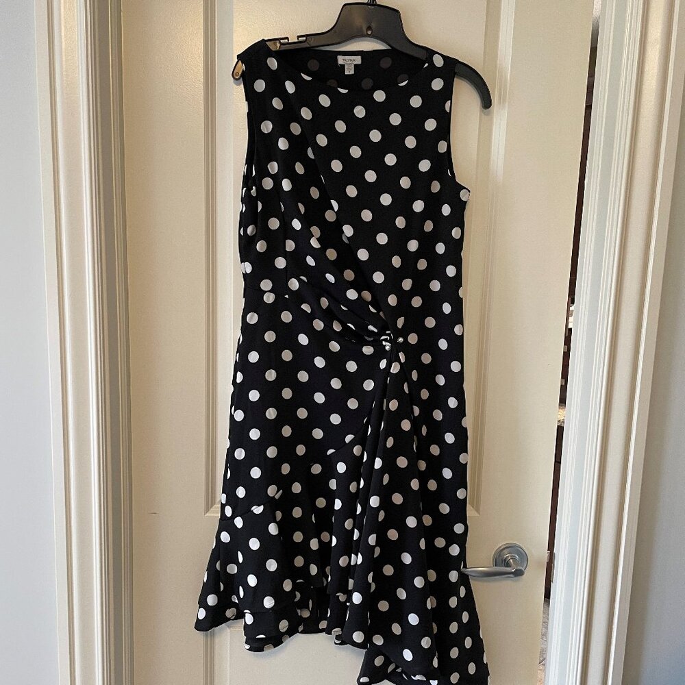 Sleeveless polka dot dress